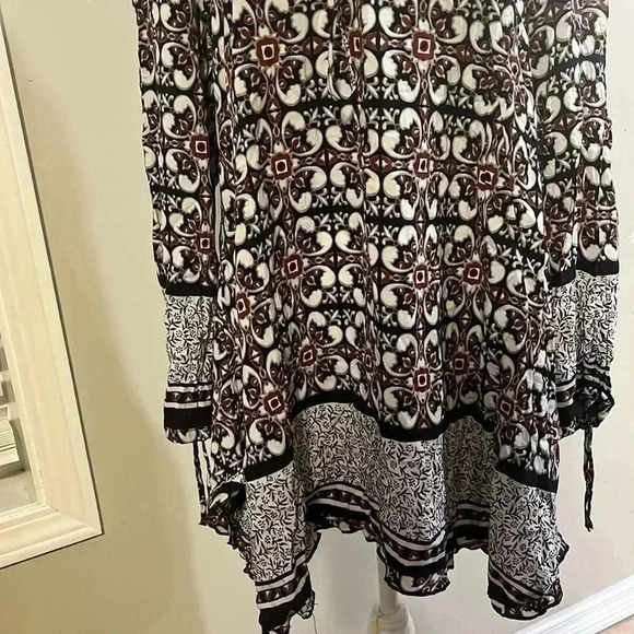 [L-XL] Simply Noelle LS pullover rayon  Blue white, and black print A-line tunic - Picture 3 of 9